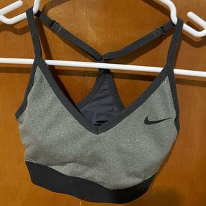 gray women’s xs nike sports bra